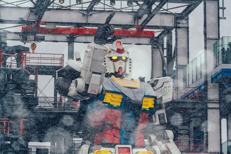 I Took Pictures Of The Gundam Starting Up In The Very Middle Of A Snowstorm (15 Pics) I Took Pictures Of The Gundam Starting Up In The Very Middle Of A Snowstorm (15 Pics)