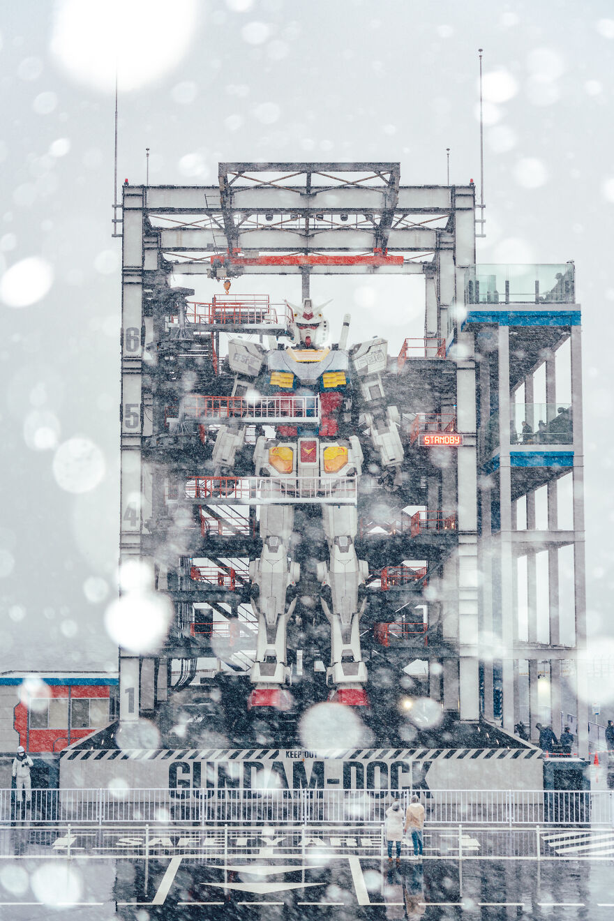 I Took Pictures Of The Gundam Starting Up In The Very Middle Of A Snowstorm (15 Pics) I Took Pictures Of The Gundam Starting Up In The Very Middle Of A Snowstorm (15 Pics)