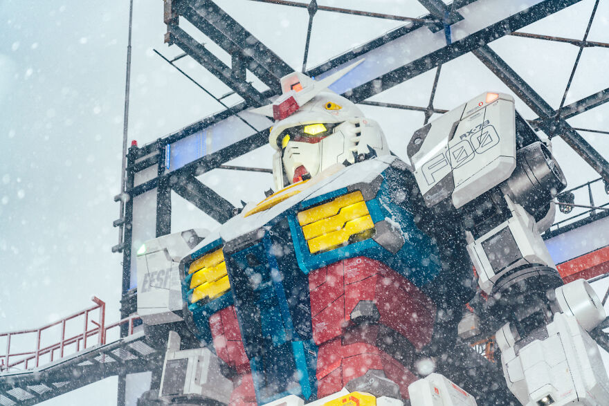 I Took Pictures Of The Gundam Starting Up In The Very Middle Of A Snowstorm (15 Pics) I Took Pictures Of The Gundam Starting Up In The Very Middle Of A Snowstorm (15 Pics)