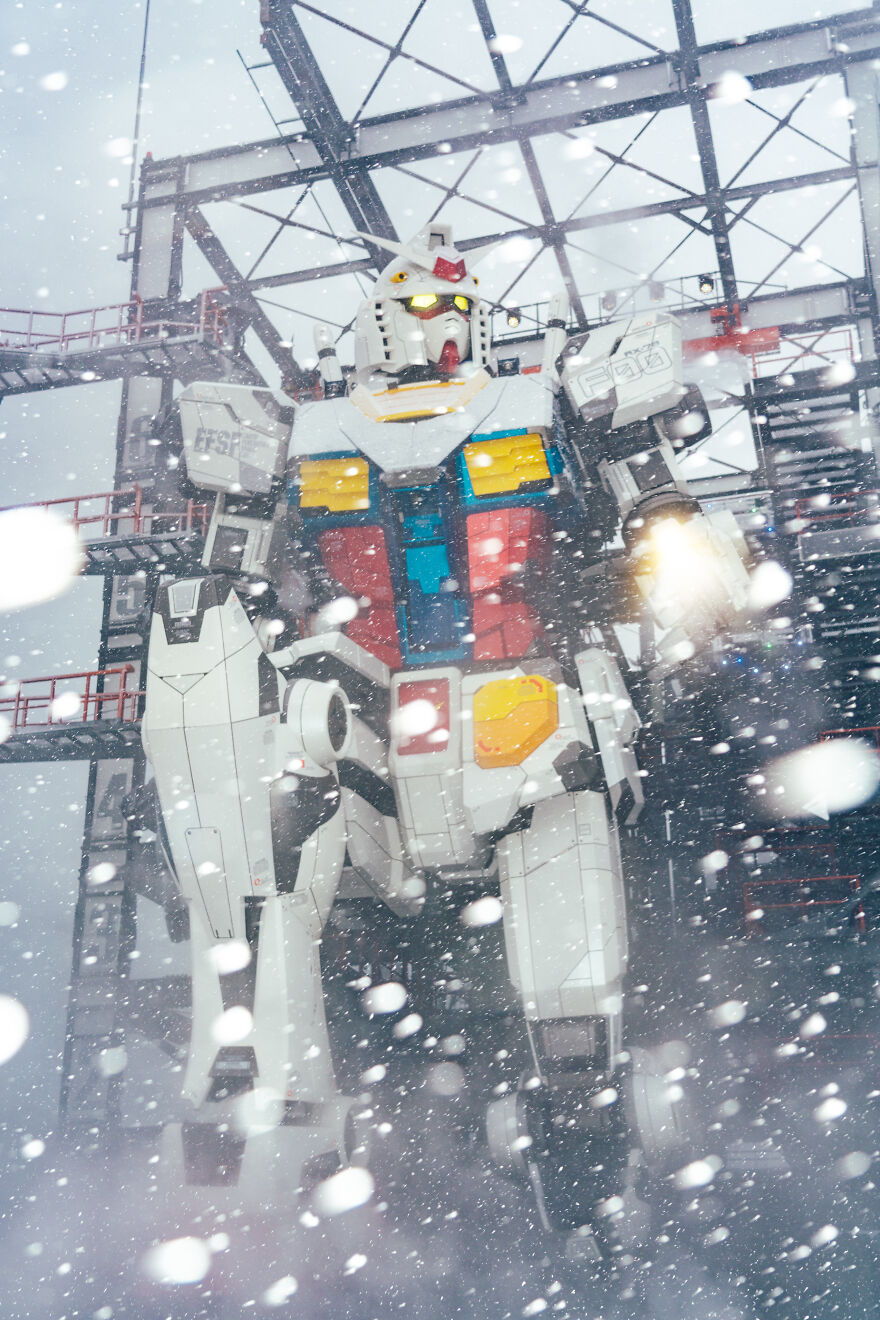 I Took Pictures Of The Gundam Starting Up In The Very Middle Of A Snowstorm (15 Pics) I Took Pictures Of The Gundam Starting Up In The Very Middle Of A Snowstorm (15 Pics)