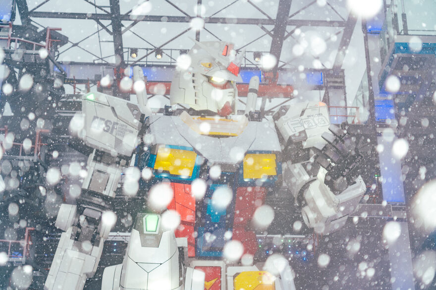 I Took Pictures Of The Gundam Starting Up In The Very Middle Of A Snowstorm (15 Pics) I Took Pictures Of The Gundam Starting Up In The Very Middle Of A Snowstorm (15 Pics)