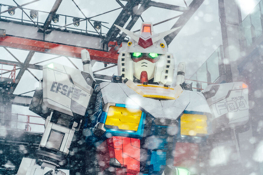 I Took Pictures Of The Gundam Starting Up In The Very Middle Of A Snowstorm (15 Pics) I Took Pictures Of The Gundam Starting Up In The Very Middle Of A Snowstorm (15 Pics)
