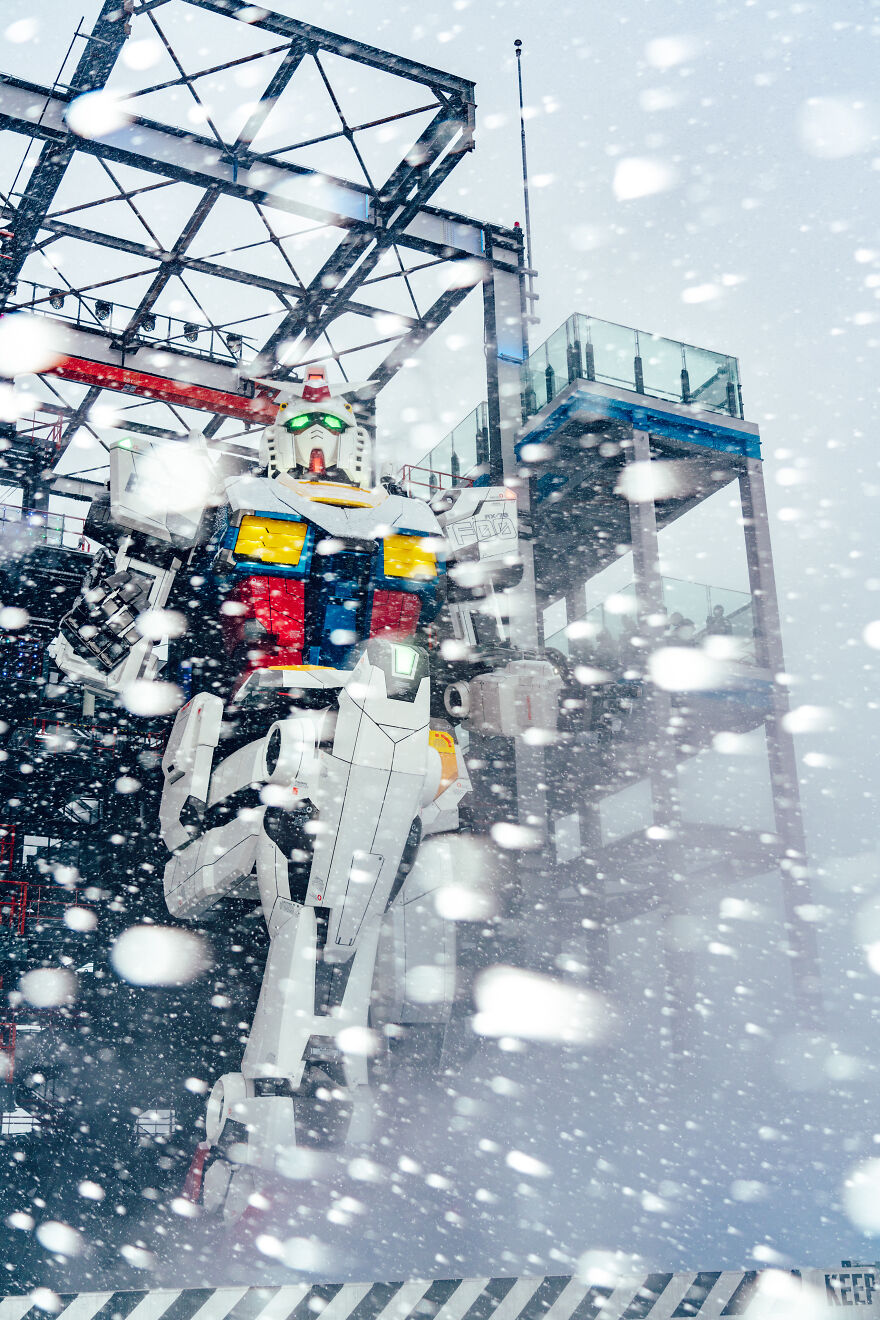 I Took Pictures Of The Gundam Starting Up In The Very Middle Of A Snowstorm (15 Pics) I Took Pictures Of The Gundam Starting Up In The Very Middle Of A Snowstorm (15 Pics)