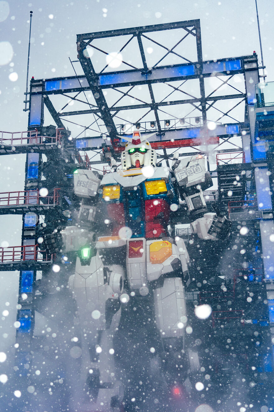 I Took Pictures Of The Gundam Starting Up In The Very Middle Of A Snowstorm (15 Pics) I Took Pictures Of The Gundam Starting Up In The Very Middle Of A Snowstorm (15 Pics)