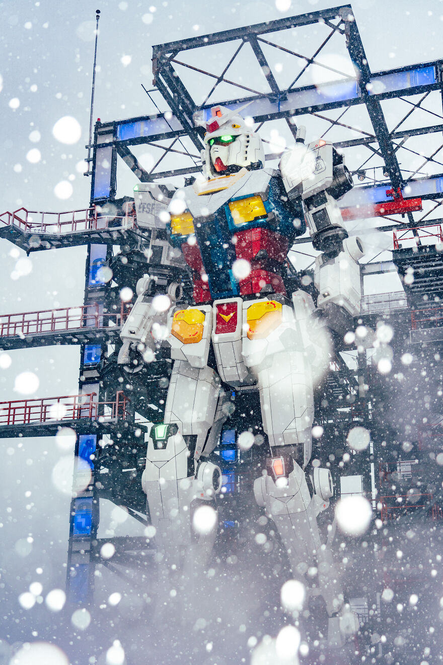 I Took Pictures Of The Gundam Starting Up In The Very Middle Of A Snowstorm (15 Pics) I Took Pictures Of The Gundam Starting Up In The Very Middle Of A Snowstorm (15 Pics)