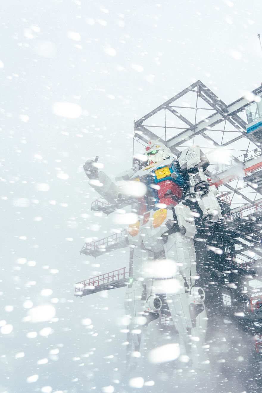 I Took Pictures Of The Gundam Starting Up In The Very Middle Of A Snowstorm (15 Pics) I Took Pictures Of The Gundam Starting Up In The Very Middle Of A Snowstorm (15 Pics)