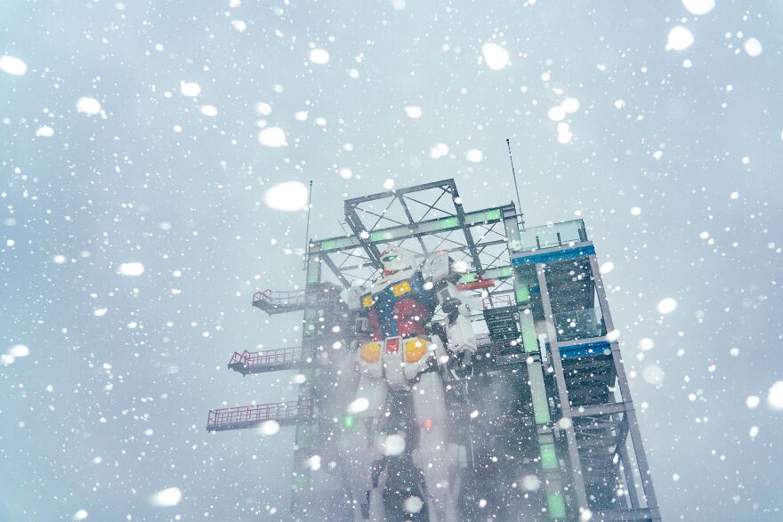 I Took Pictures Of The Gundam Starting Up In The Very Middle Of A Snowstorm (15 Pics) I Took Pictures Of The Gundam Starting Up In The Very Middle Of A Snowstorm (15 Pics)