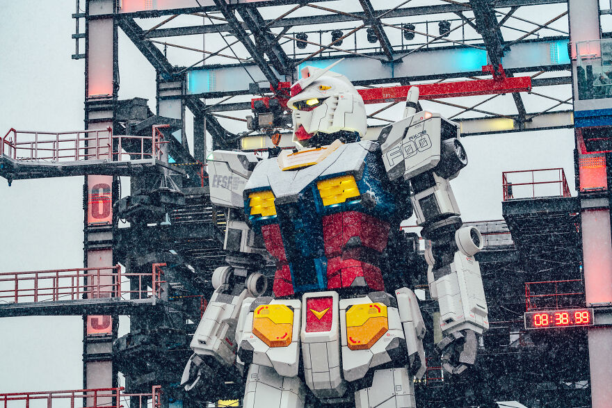 I Took Pictures Of The Gundam Starting Up In The Very Middle Of A Snowstorm (15 Pics) I Took Pictures Of The Gundam Starting Up In The Very Middle Of A Snowstorm (15 Pics)