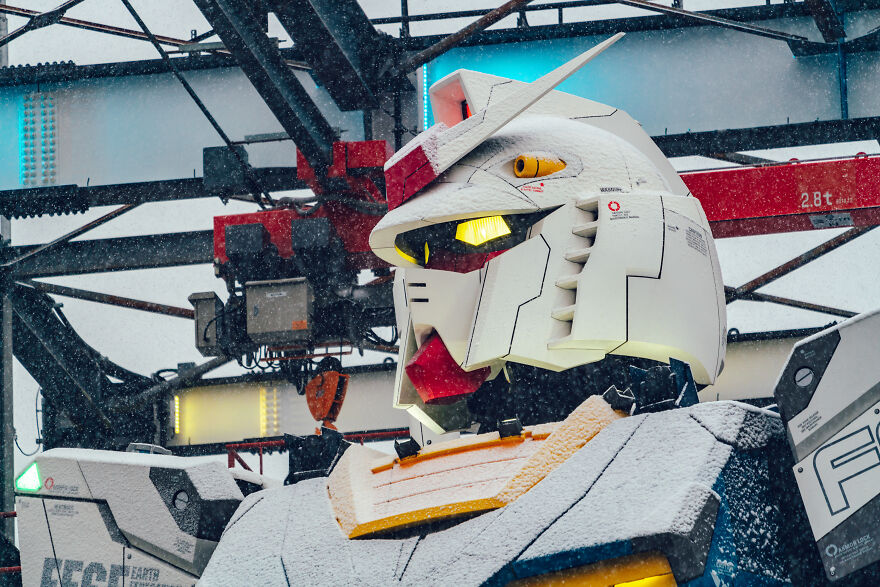 I Took Pictures Of The Gundam Starting Up In The Very Middle Of A Snowstorm (15 Pics) I Took Pictures Of The Gundam Starting Up In The Very Middle Of A Snowstorm (15 Pics)