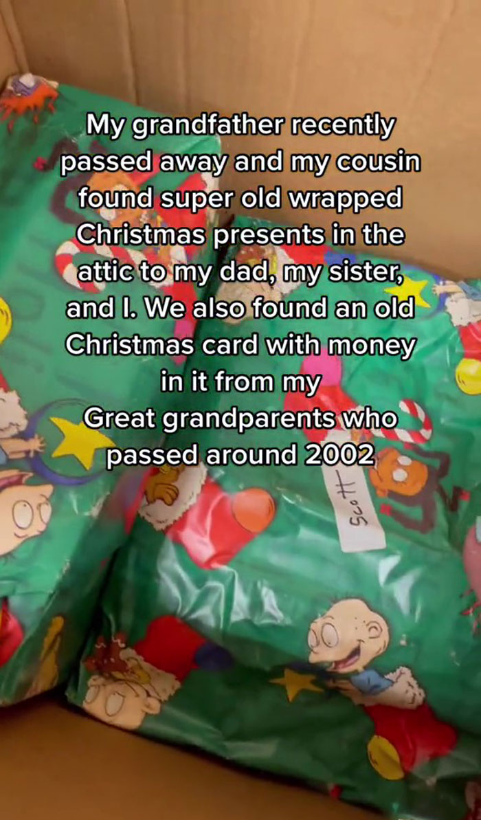 Family Finds A Box Full Of Old, Wrapped Christmas Presents In Late Grandparents’ Attic Family Finds A Box Full Of Old, Wrapped Christmas Presents In Late Grandparents’ Attic
