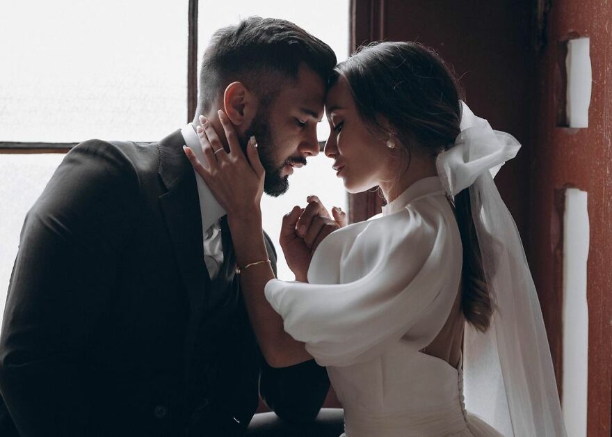 This Couple Accidentally Fell Into Mud During Their Wedding Photoshoot, And Here Are The Results This Couple Accidentally Fell Into Mud During Their Wedding Photoshoot, And Here Are The Results