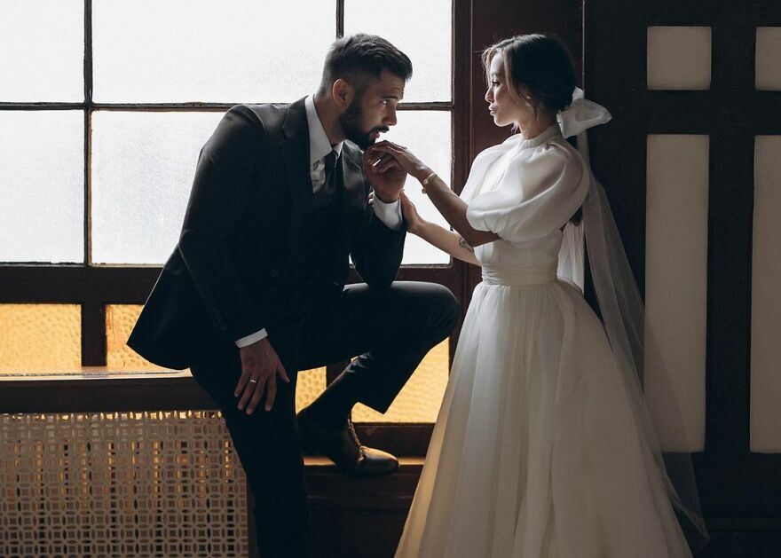 This Couple Accidentally Fell Into Mud During Their Wedding Photoshoot, And Here Are The Results This Couple Accidentally Fell Into Mud During Their Wedding Photoshoot, And Here Are The Results