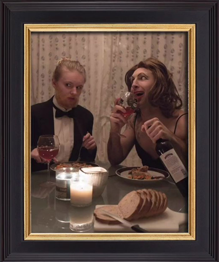 11 Portraits That These Siblings Send To Their Mom As A Christmas Gift That Get More Awkward Every Year 11 Portraits That These Siblings Send To Their Mom As A Christmas Gift That Get More Awkward Every Year