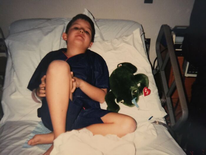 Guy Tweets Adorable Story Of How He Ended Up Adopting A Tiny Tree Frog He Discovered In His Lettuce Box Guy Tweets Adorable Story Of How He Ended Up Adopting A Tiny Tree Frog He Discovered In His Lettuce Box