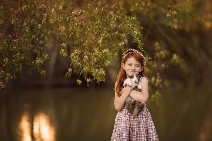 My Daughter Has A Special Bond With Animals And I Capture It In My Photos (20 Pics) My Daughter Has A Special Bond With Animals And I Capture It In My Photos (20 Pics)