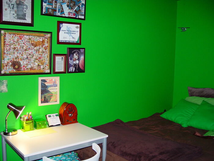 &ldquo;Now He Is Refusing To Even Sleep In The Same Bed As Me&rdquo;: Parents Get Into A Fight When Mom Secretly Installs A Door In Teenage Son&rsquo;s Room Despite The Dad Disagreeing