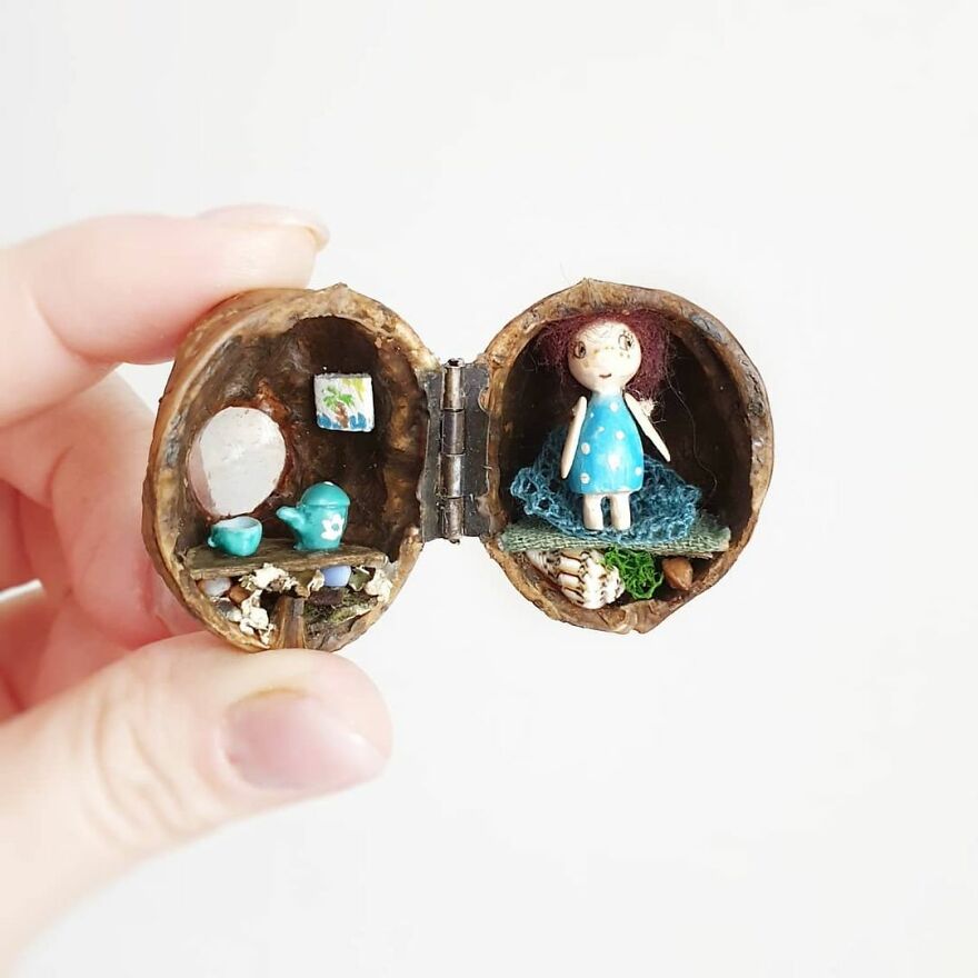 I Am An Artist From Russia And I Make Miniature Fairy Houses From Walnut Shells (19 Pics)