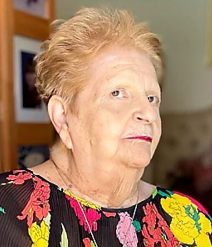 People Are Cracking Up Over This Hilariously Savage Obituary Gay Son Wrote For His Mother People Are Cracking Up Over This Hilariously Savage Obituary Gay Son Wrote For His Mother