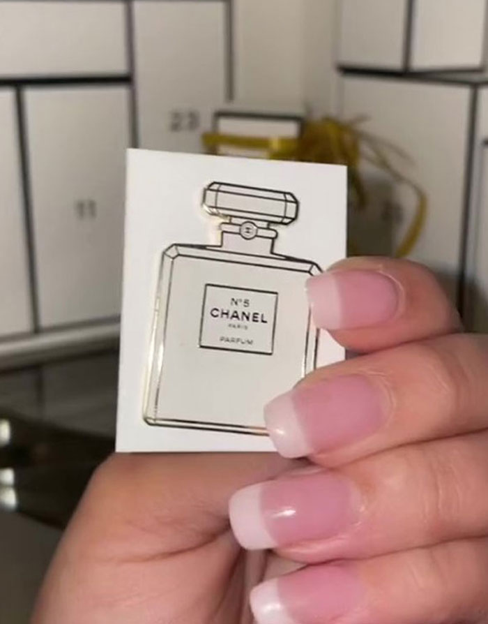 TikToker Roasts Chanel By Revealing What’s Inside Its ‘Glamorous’ $825 Advent Calendar TikToker Roasts Chanel By Revealing What’s Inside Its ‘Glamorous’ $825 Advent Calendar