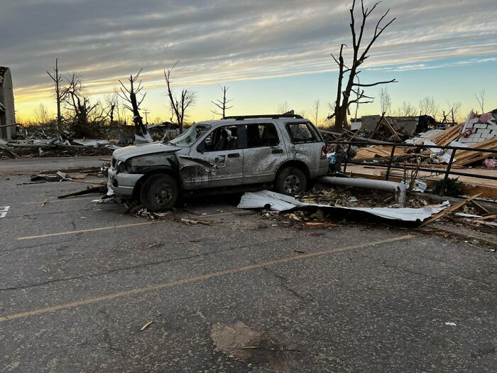 Guy Snaps Eye-Opening Photos Of Mayfield Tornado Aftermath, Goes Viral With 155K Upvotes Guy Snaps Eye-Opening Photos Of Mayfield Tornado Aftermath, Goes Viral With 155K Upvotes