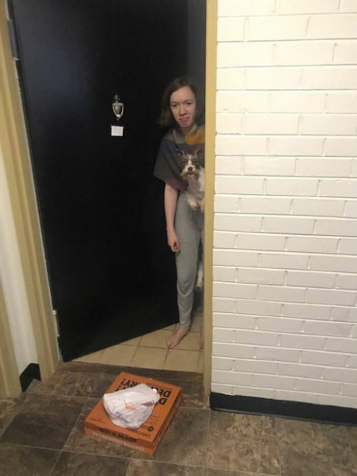 People Are Cracking Up At These 30 Funniest “Proof Of Delivery” Pics Shared By People Online People Are Cracking Up At These 30 Funniest “Proof Of Delivery” Pics Shared By People Online