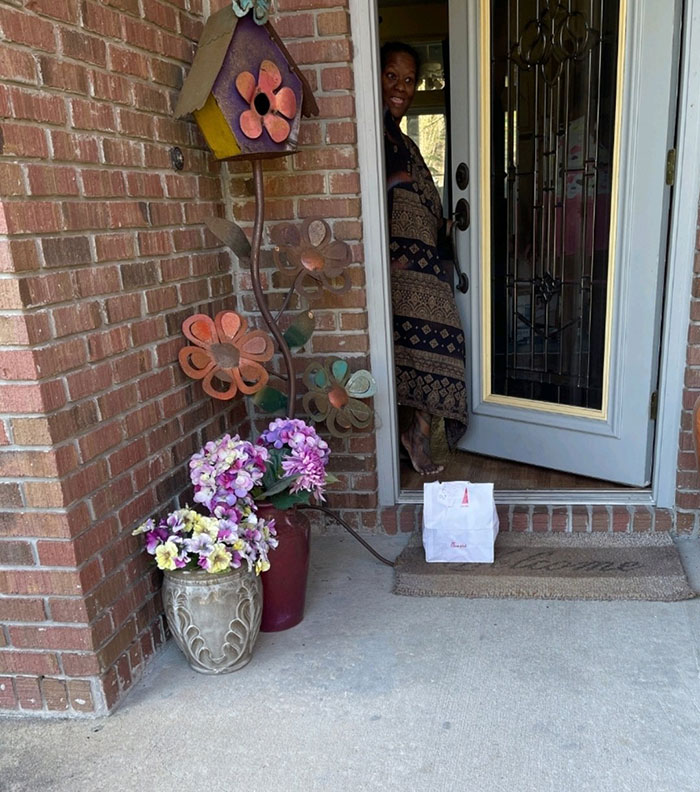 People Are Cracking Up At These 30 Funniest “Proof Of Delivery” Pics Shared By People Online People Are Cracking Up At These 30 Funniest “Proof Of Delivery” Pics Shared By People Online