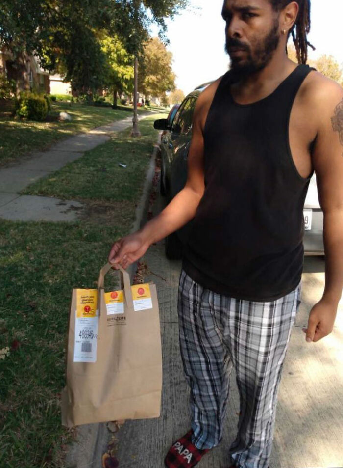 People Are Cracking Up At These 30 Funniest “Proof Of Delivery” Pics Shared By People Online People Are Cracking Up At These 30 Funniest “Proof Of Delivery” Pics Shared By People Online