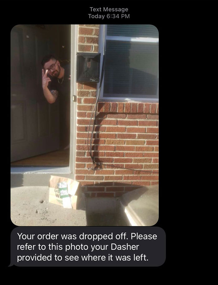 People Are Cracking Up At These 30 Funniest “Proof Of Delivery” Pics Shared By People Online People Are Cracking Up At These 30 Funniest “Proof Of Delivery” Pics Shared By People Online