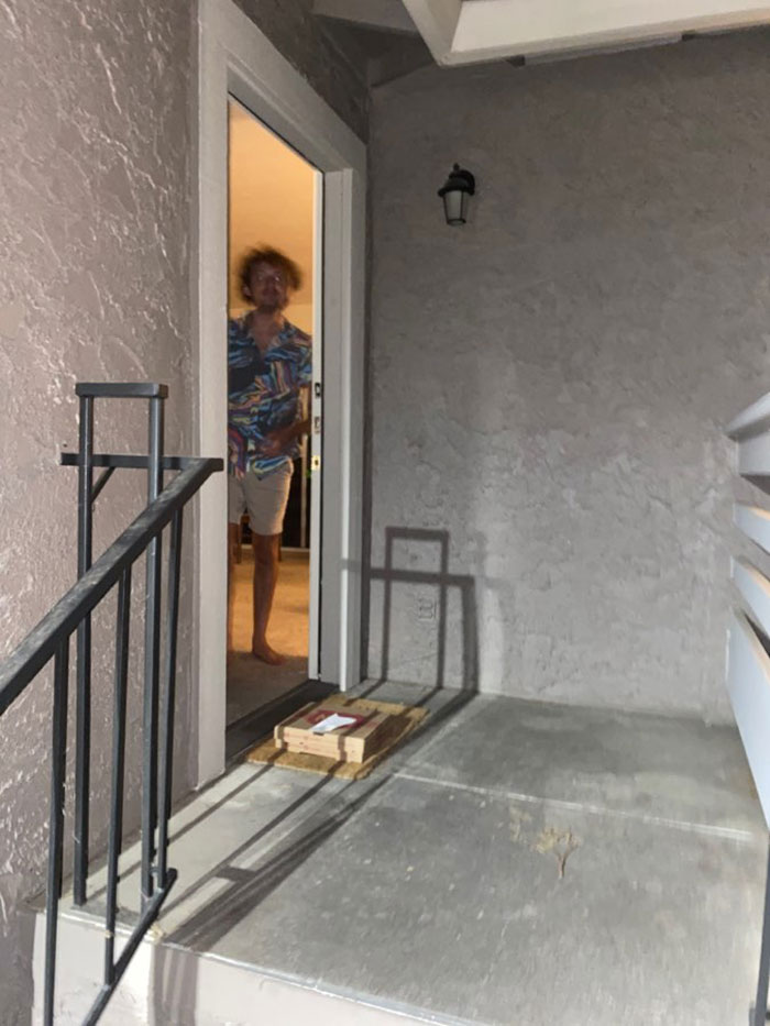 People Are Cracking Up At These 30 Funniest “Proof Of Delivery” Pics Shared By People Online People Are Cracking Up At These 30 Funniest “Proof Of Delivery” Pics Shared By People Online