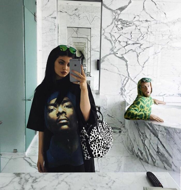 Guy Demonstrates His Photoshop Skills By Editing Himself Into Celebrity Pictures (30 New Pics) Guy Demonstrates His Photoshop Skills By Editing Himself Into Celebrity Pictures (30 New Pics)