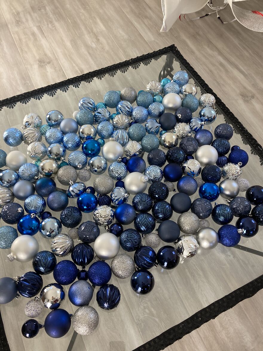 We Made A Floating Christmas Tree From Reflective Foam Insulation, And Here’s The Result We Made A Floating Christmas Tree From Reflective Foam Insulation, And Here’s The Result