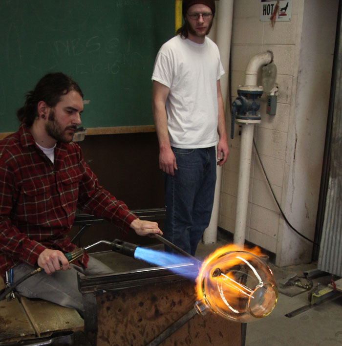 Guy Gives Out ‘College Tips’ On TikTok And Here Are 40 Of His Best Bits Of Advice Guy Gives Out ‘College Tips’ On TikTok And Here Are 40 Of His Best Bits Of Advice