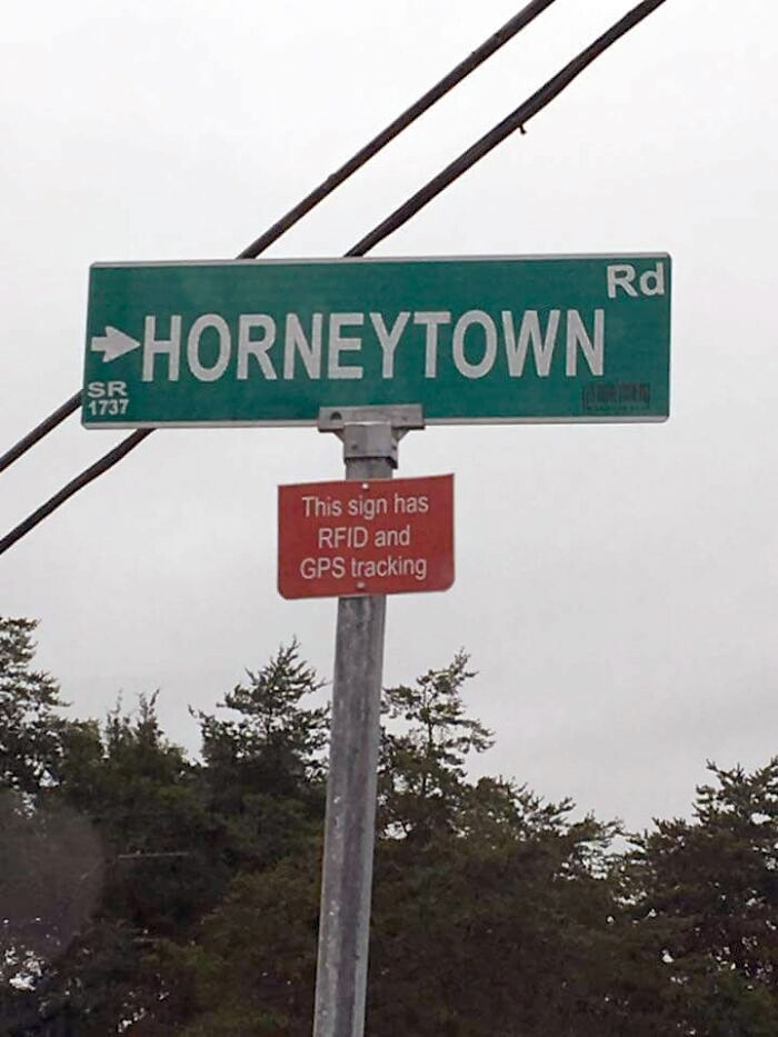 50 Funny Signs That Might Get You Wondering “Just What In The World Happened Here?” 50 Funny Signs That Might Get You Wondering “Just What In The World Happened Here?”