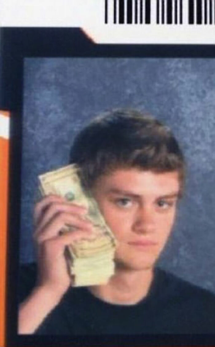 People Don’t Usually Like Their ID Pics, But These 35 Are Hilarity On Another Level People Don’t Usually Like Their ID Pics, But These 35 Are Hilarity On Another Level