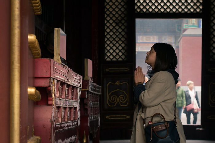 People Share 30 Really Weird Things They Witnessed Or Had To Do While Visiting Somebody’s House Due To The Owners’ Culture, Religion Or Beliefs People Share 30 Really Weird Things They Witnessed Or Had To Do While Visiting Somebody’s House Due To The Owners’ Culture, Religion Or Beliefs