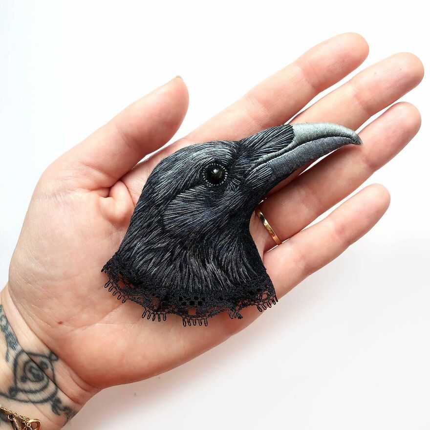40 Embroidered Brooches By This Artist That You Might Confuse With Real Birds (New Pics) 40 Embroidered Brooches By This Artist That You Might Confuse With Real Birds (New Pics)