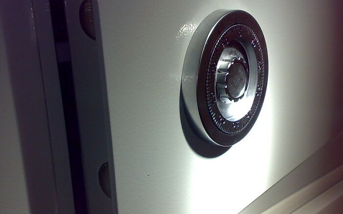 Someone Asked Ex-Burglars To Share Tips On How To Protect Your Home Against Theft, 30 People Delivered Someone Asked Ex-Burglars To Share Tips On How To Protect Your Home Against Theft, 30 People Delivered