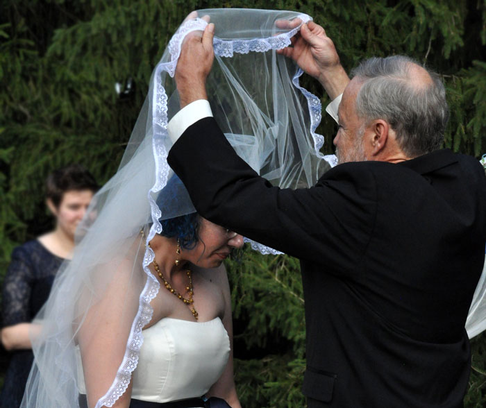 Man’s About To Marry His Sister’s Bully, Father Refuses To Give Her His Grandmother’s Heirloom Veil And Causes Family Drama Man’s About To Marry His Sister’s Bully, Father Refuses To Give Her His Grandmother’s Heirloom Veil And Causes Family Drama