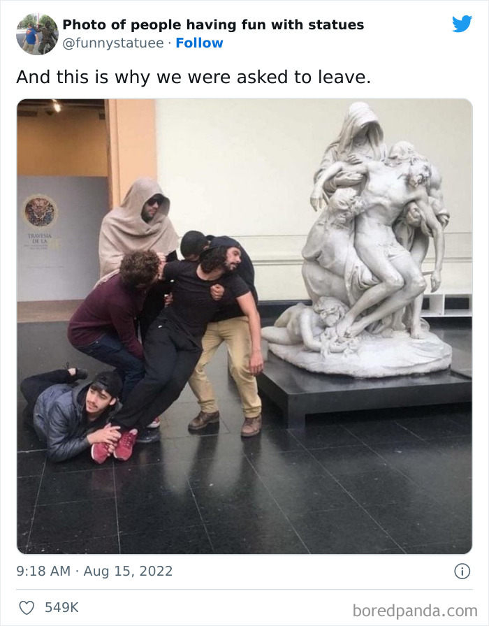 “And This Is Why We Were Asked To Leave”: 40 Times People Took Their Photos With Statues To Another Level “And This Is Why We Were Asked To Leave”: 40 Times People Took Their Photos With Statues To Another Level