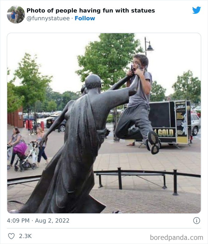 &#8220;And This Is Why We Were Asked To Leave&#8221;: 40 Times People Took Their Photos With Statues To Another Level