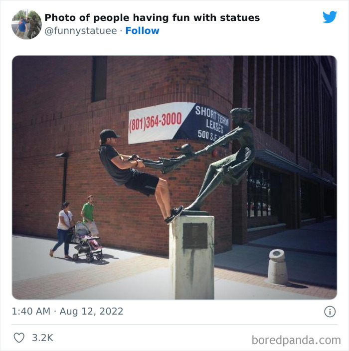 “And This Is Why We Were Asked To Leave”: 40 Times People Took Their Photos With Statues To Another Level “And This Is Why We Were Asked To Leave”: 40 Times People Took Their Photos With Statues To Another Level