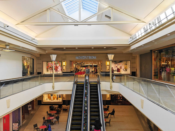 Woman Claims Retail Stores Are Begging People To Work For Them, But Won’t Change Their Toxic Approach To Employees Woman Claims Retail Stores Are Begging People To Work For Them, But Won’t Change Their Toxic Approach To Employees