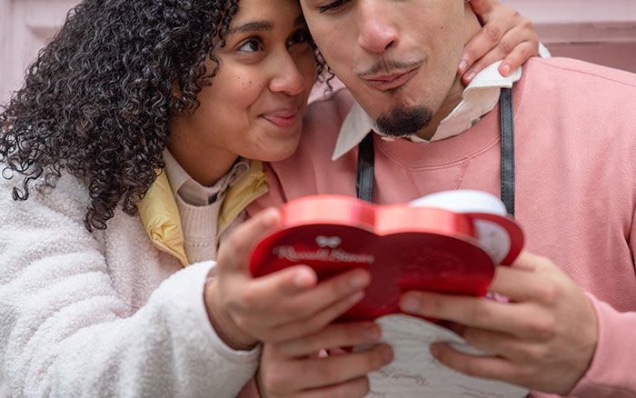 Someone Asks Cashiers To Share What Items Make Them Silently Judge People Who Buy Them, 50 Respond