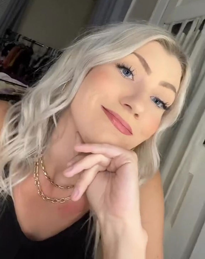 Coworker Turns In A Photo Of A Teacher’s TikTok Video To Administration, Gets Her Fired Coworker Turns In A Photo Of A Teacher’s TikTok Video To Administration, Gets Her Fired