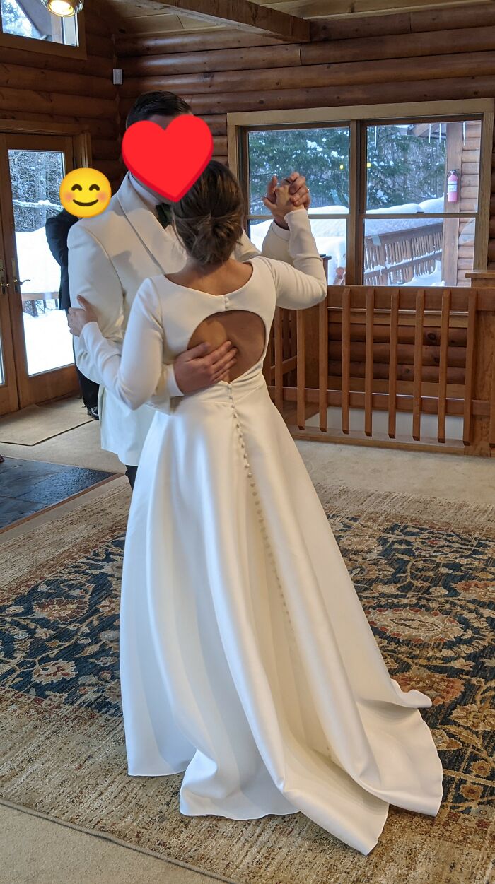 Hey Pandas, What Did Your Wedding Outfit Look Like? (Closed)
