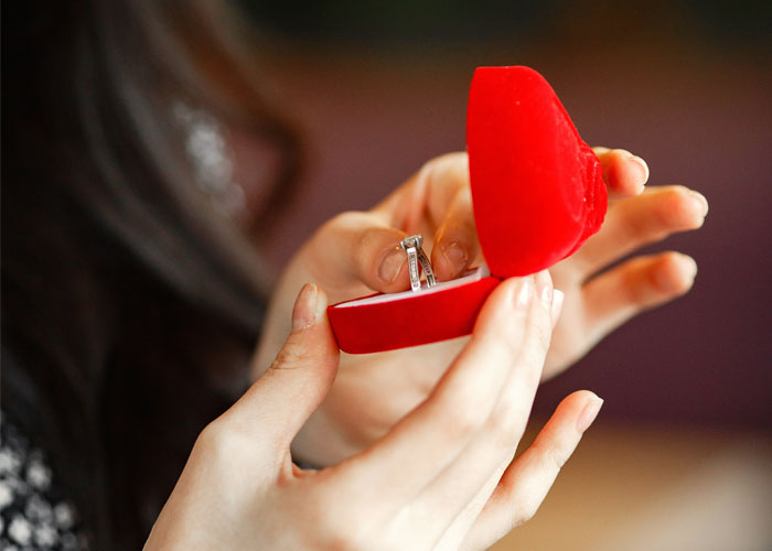 Woman Ruins Her Engagement With A Silly Inside Joke She Won’t Stop Making, Is Surprised When Girlfriend Takes Back The Ring Woman Ruins Her Engagement With A Silly Inside Joke She Won’t Stop Making, Is Surprised When Girlfriend Takes Back The Ring