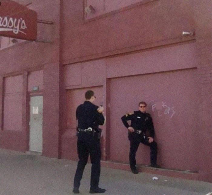 50 Confusing And Funny Photos Without Any Context, As Shared By This Instagram Page 50 Confusing And Funny Photos Without Any Context, As Shared By This Instagram Page