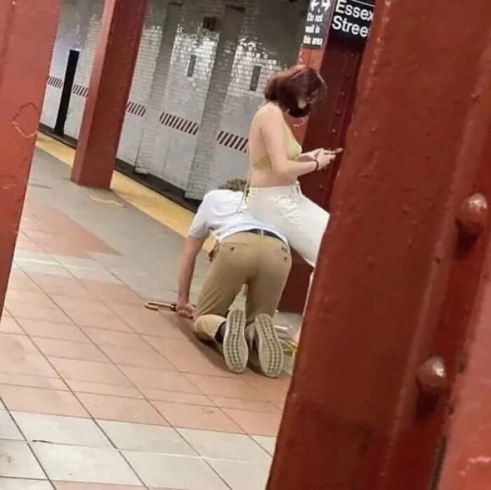 50 Confusing And Funny Photos Without Any Context, As Shared By This Instagram Page 50 Confusing And Funny Photos Without Any Context, As Shared By This Instagram Page