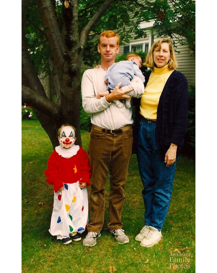 50 ‘Awkward Family Photos’ Shared By People Who Cringe At Them To This Day (New Pics) 50 ‘Awkward Family Photos’ Shared By People Who Cringe At Them To This Day (New Pics)