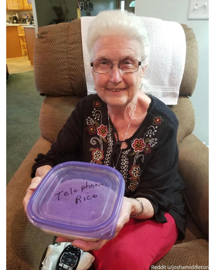 50 ‘Awkward Family Photos’ Shared By People Who Cringe At Them To This Day (New Pics) 50 ‘Awkward Family Photos’ Shared By People Who Cringe At Them To This Day (New Pics)